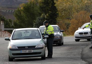 Ventajas e inconvenientes del carné de conducir en el móvil