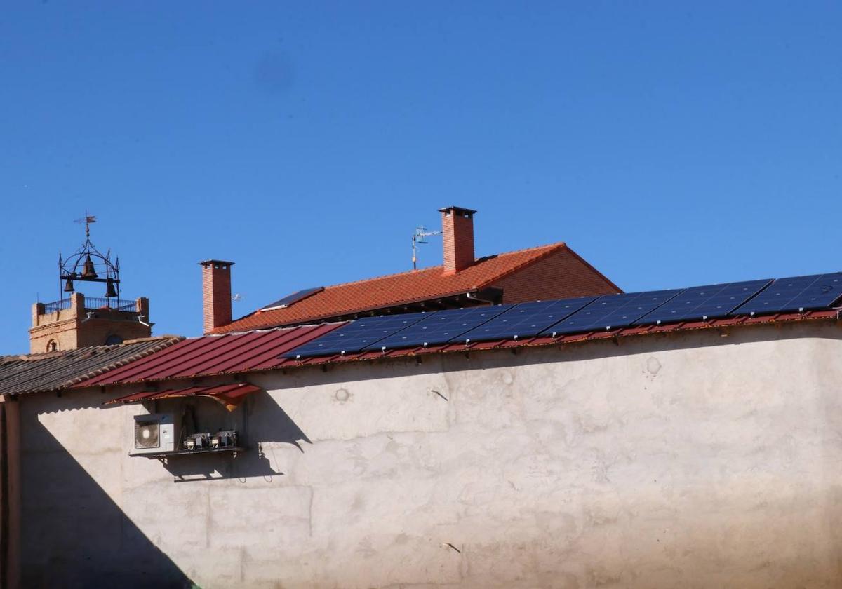 Las placas solares, latido de vida para Castromocho