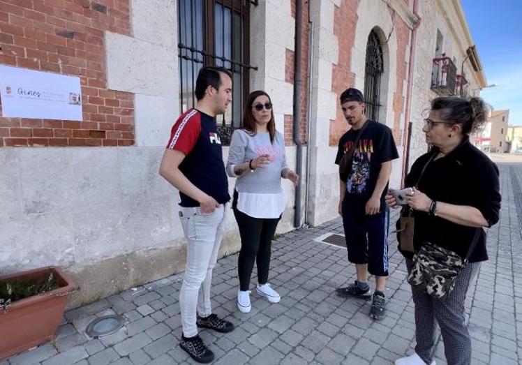 Imagen principal - Vecinos de la localidad recuerdan con cariño a Ginés Manzanares.