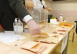 Urna electoral en las elecciones de Castilla y León de 2022