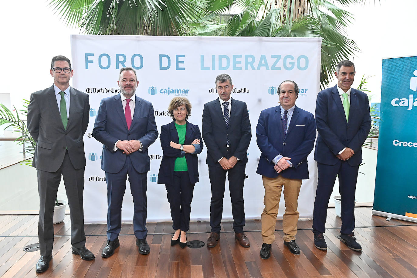 De izquierda a derecha, Goyo Ezama, Ángel Ortiz, Soraya Sáenz de Santamaría, Alfonso Díez, Emilio del Águila y Juan Carlos Cubeiro.