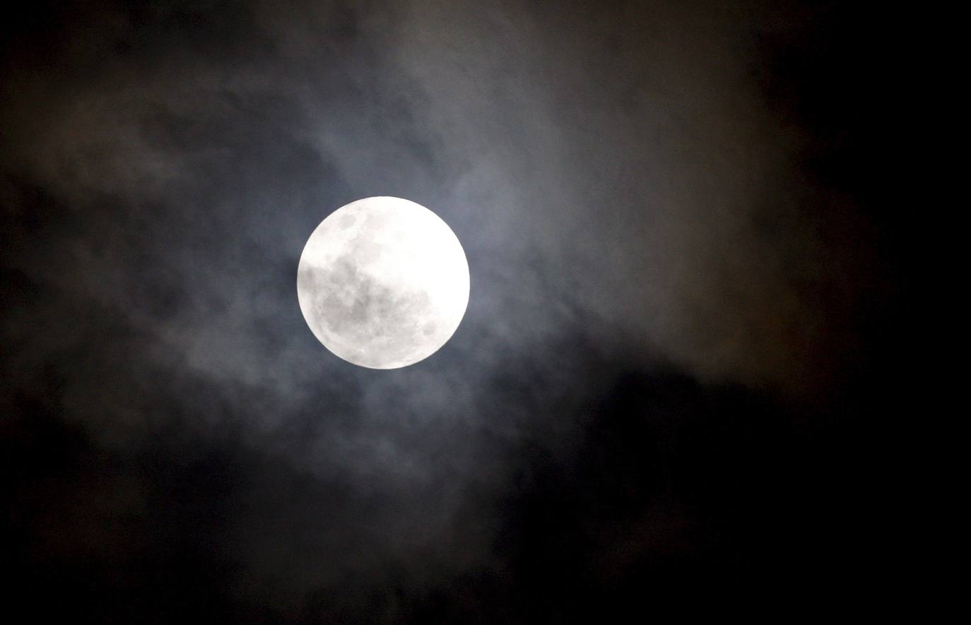 Foto de archivo de un eclipse penumbral.