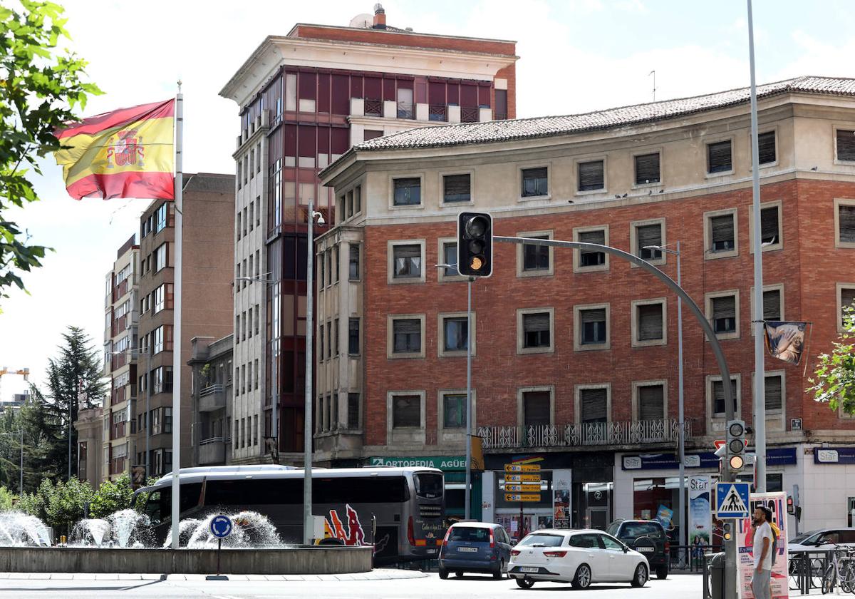 Edificio número de la Plaza de España okupado.