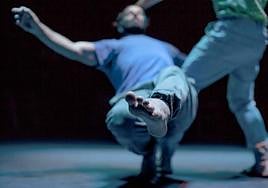 Actuación de la compañía Sharon Fridman.