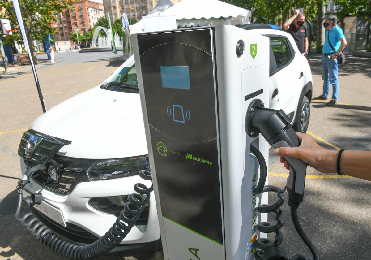 Exposición de coches eléctricos en Valladolid.