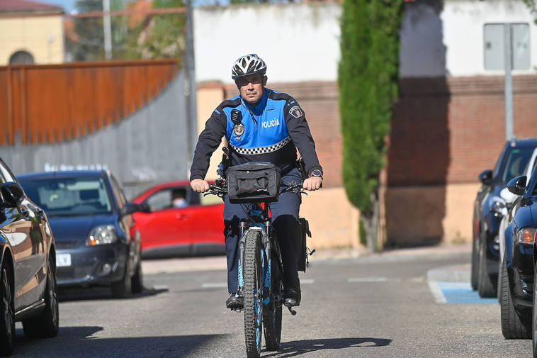 Aitor Martínez, en marcha de nuevo con la bicicleta eléctrica.