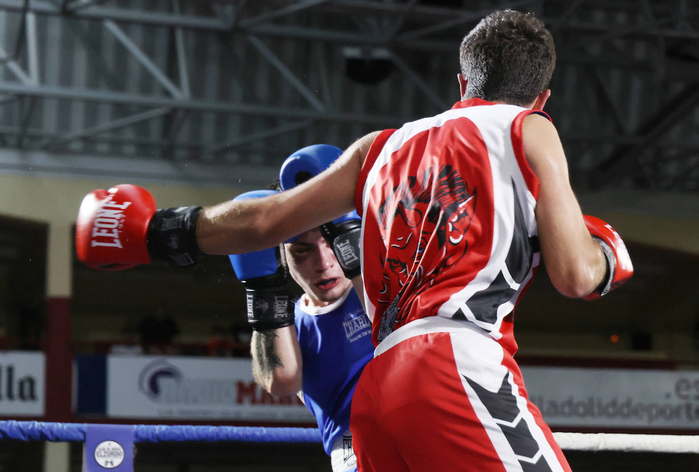 Velada de boxeo en el Polideportivo Huerta del Rey de Valladolid (1/2)