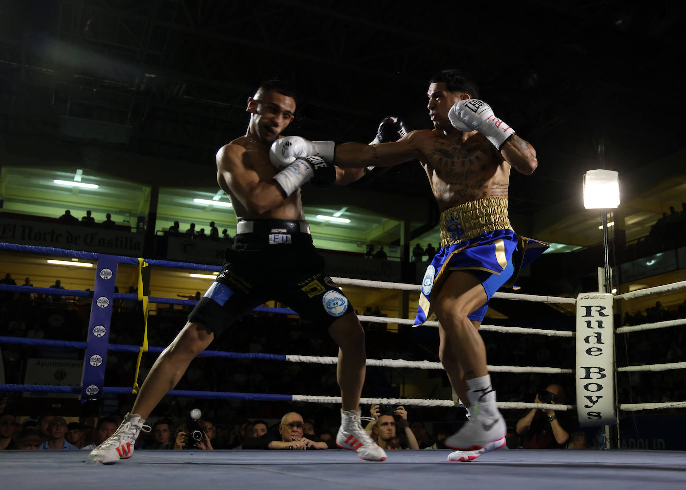 Velada de boxeo en el Polideportivo Huerta del Rey de Valladolid (2/2)