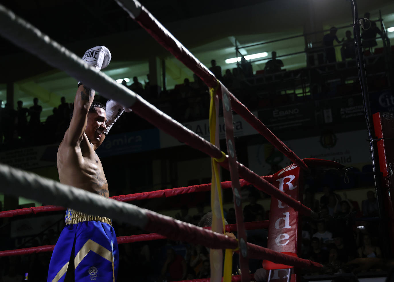 Velada de boxeo en el Polideportivo Huerta del Rey de Valladolid (2/2)