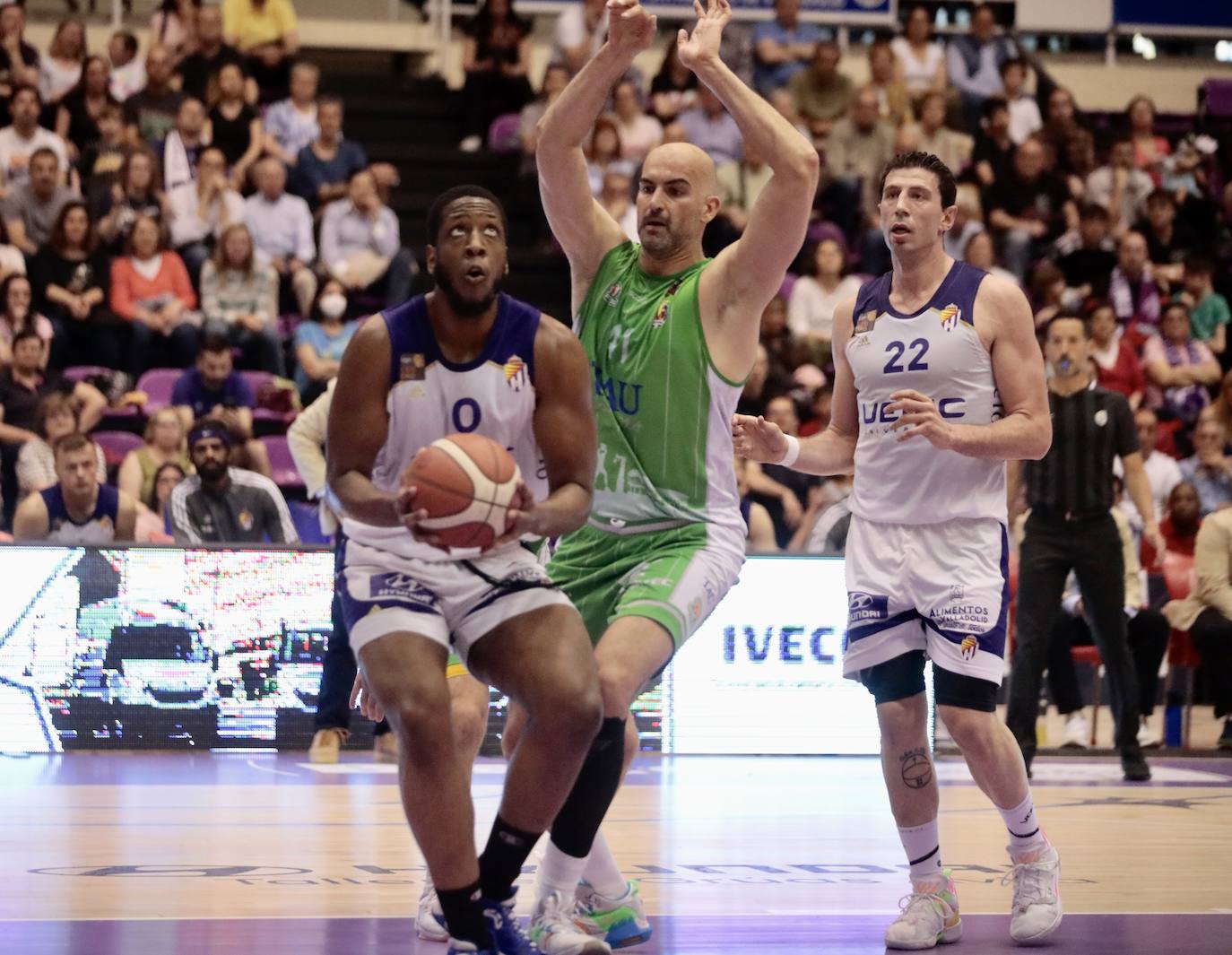 UEMC Real Valladolid Baloncesto 92 - 82 TAU Castelló