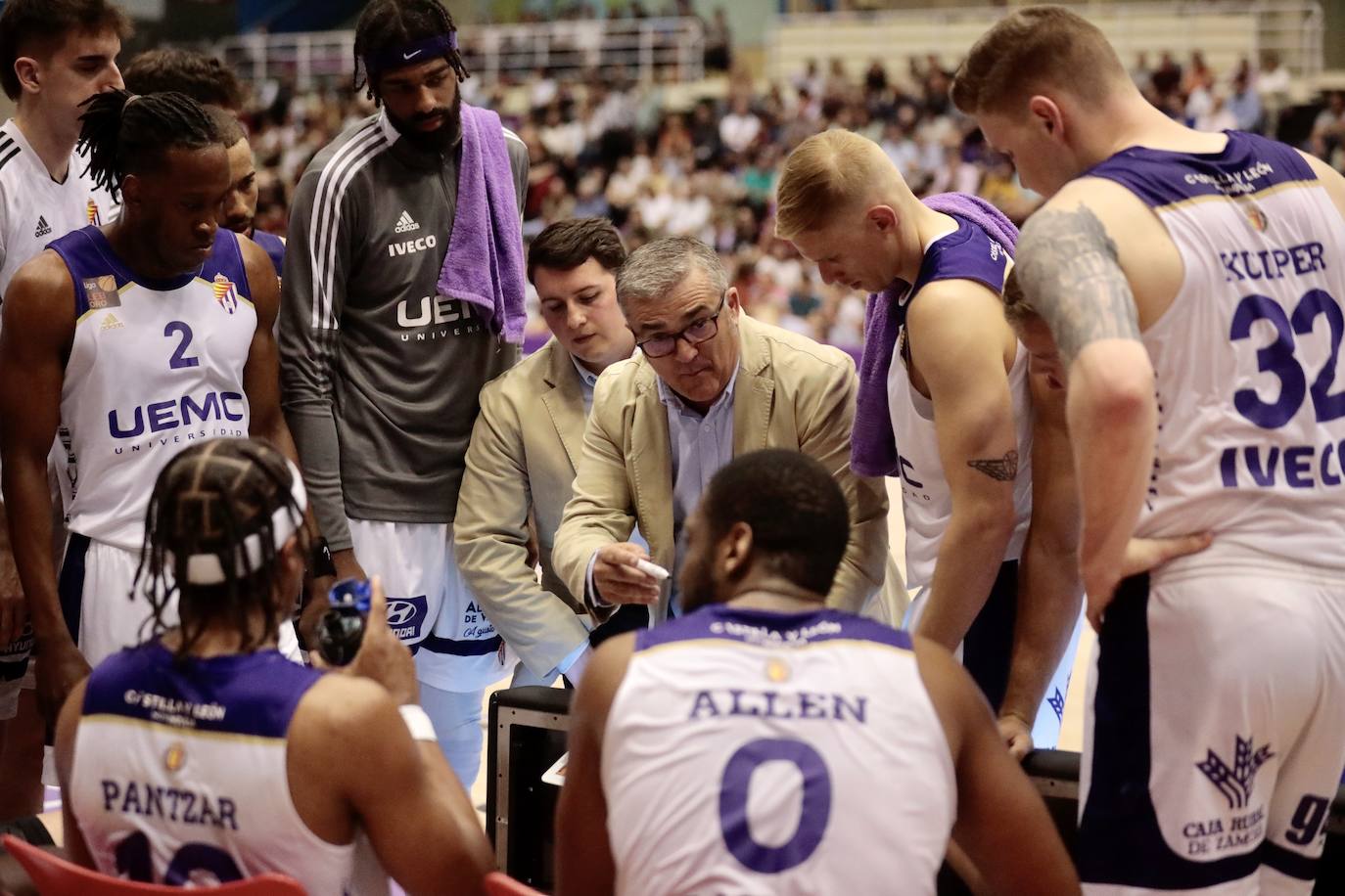 UEMC Real Valladolid Baloncesto 92 - 82 TAU Castelló