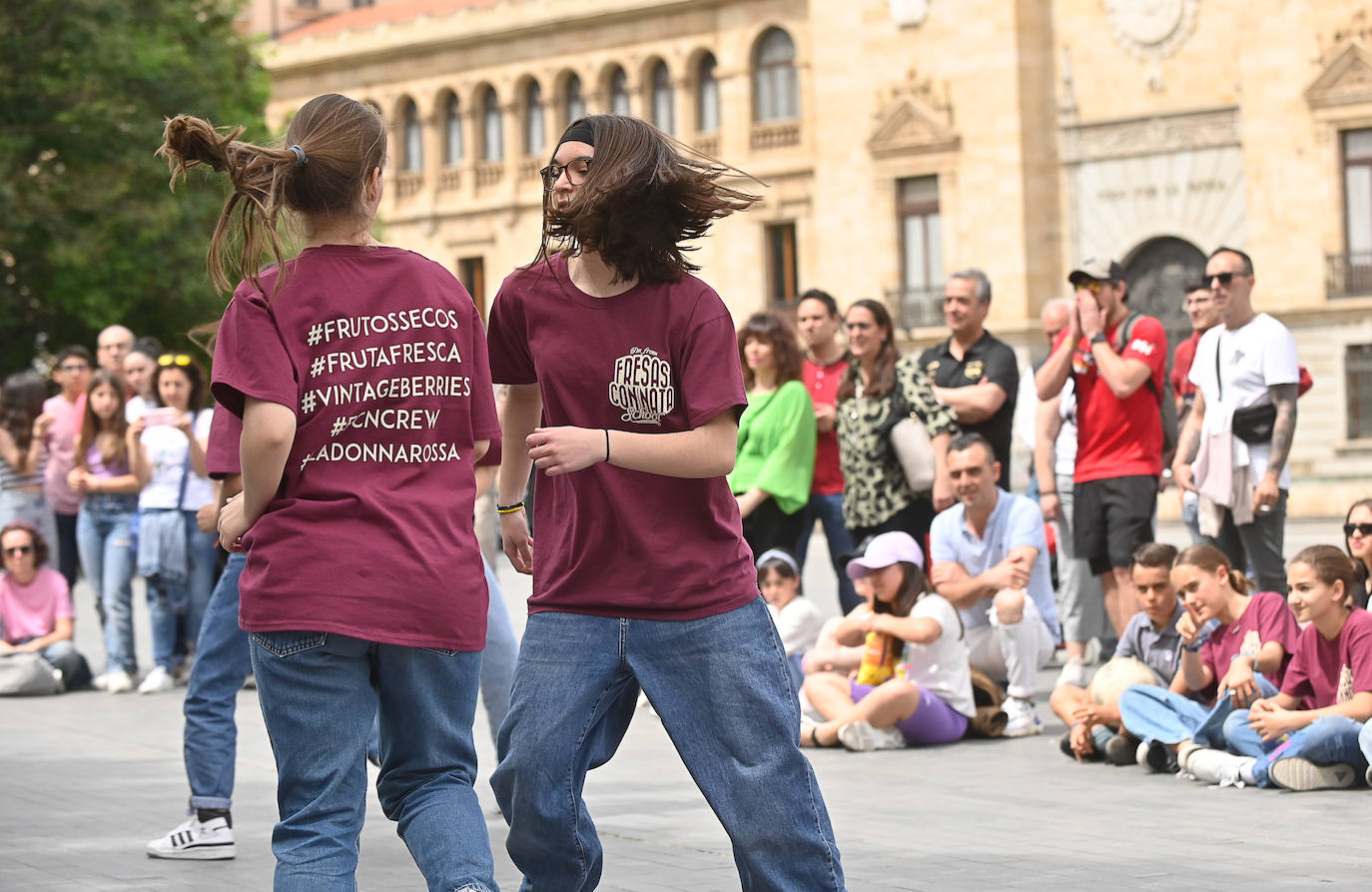 La Plaza de Portugalete de Valladolid celebra el Día Internacional de la Danza