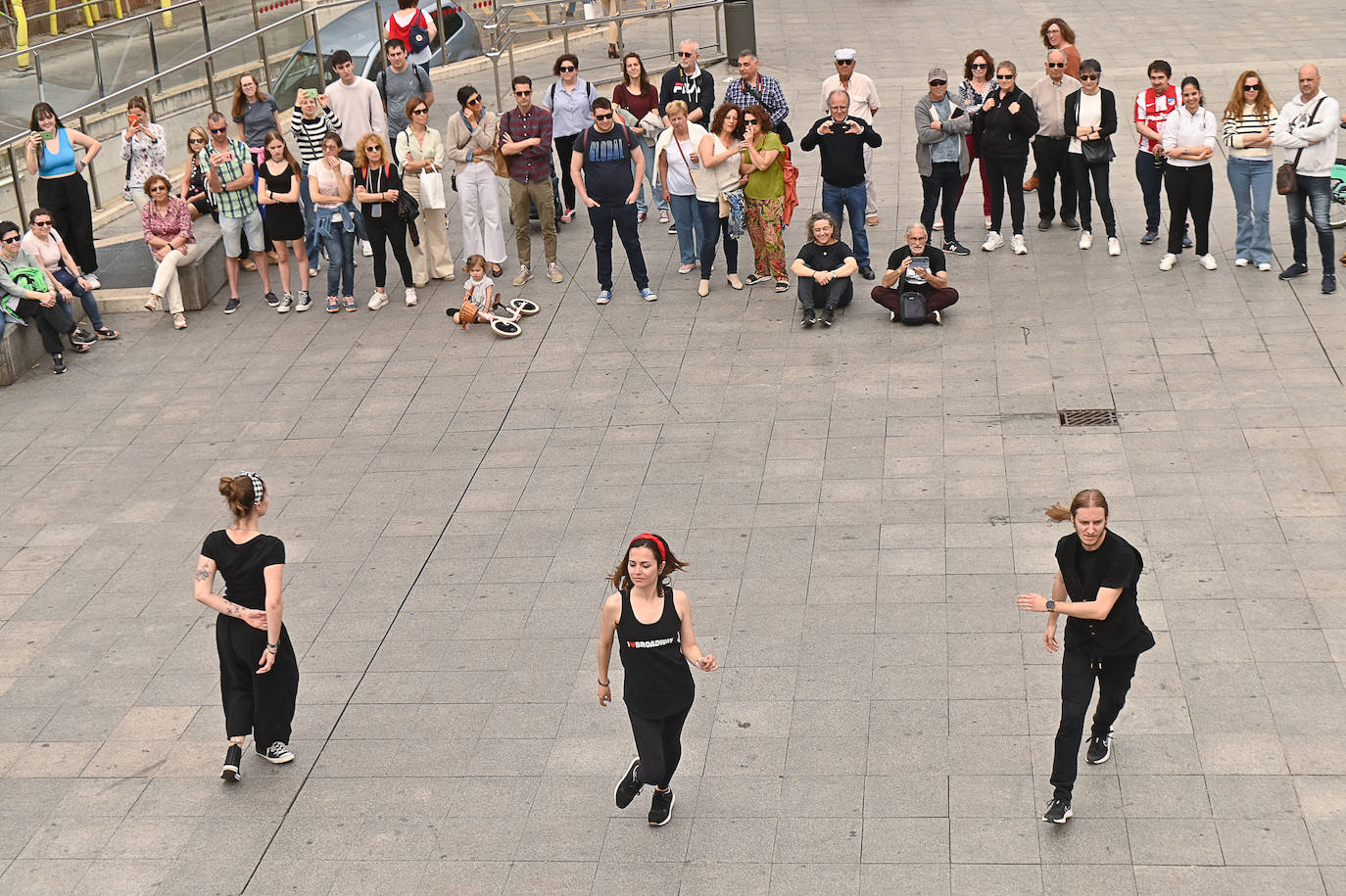 La Plaza de Portugalete de Valladolid celebra el Día Internacional de la Danza