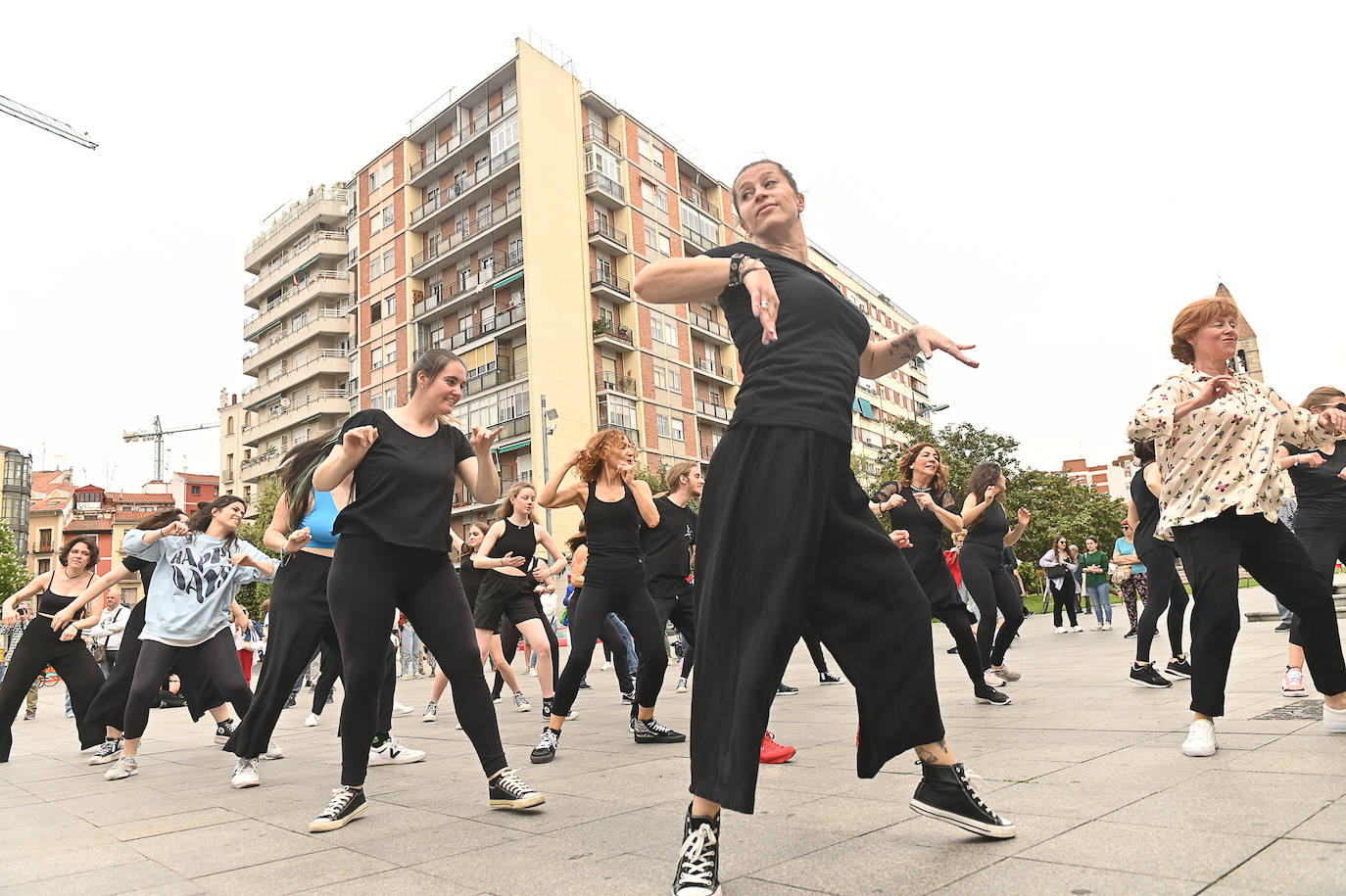 La Plaza de Portugalete de Valladolid celebra el Día Internacional de la Danza