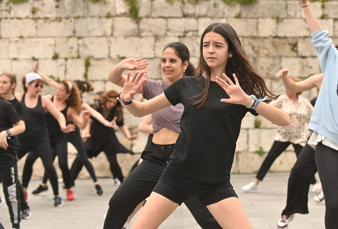 La Plaza de Portugalete de Valladolid celebra el Día Internacional de la Danza