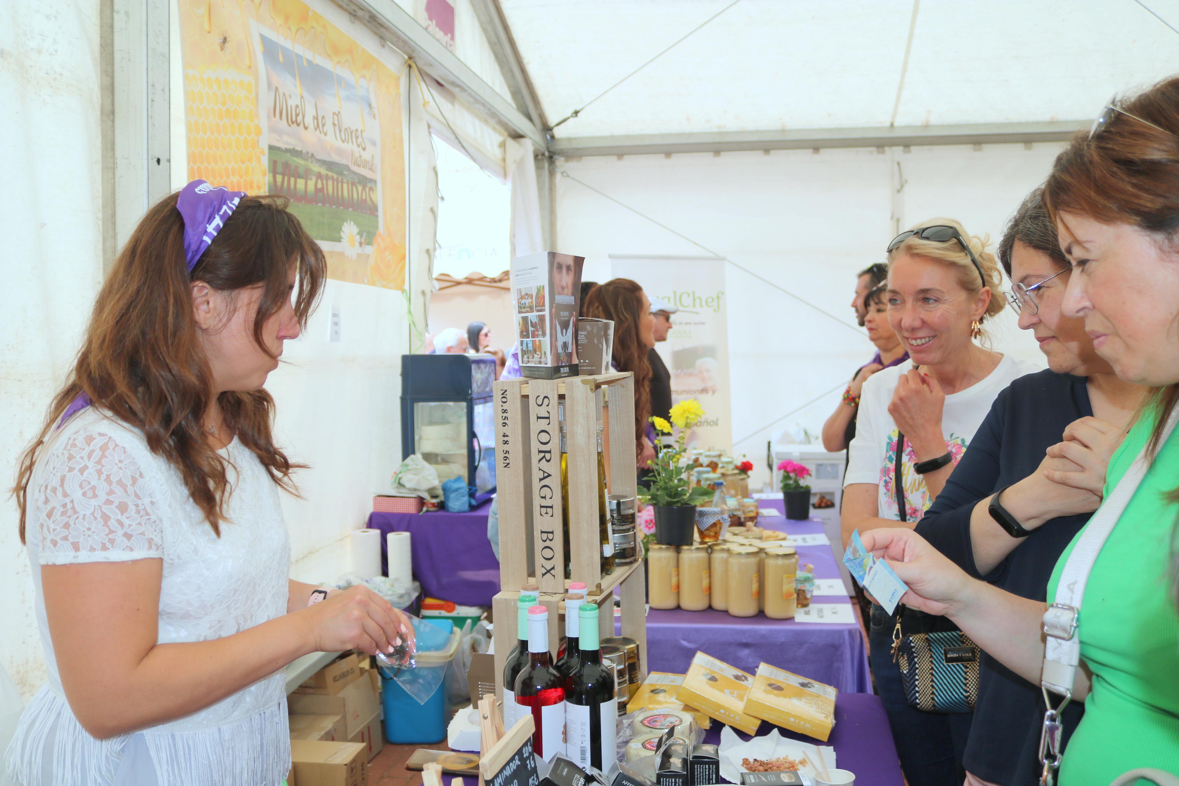 III Feria de &quot;Exaltación de las Lilas&quot; en Villaviudas