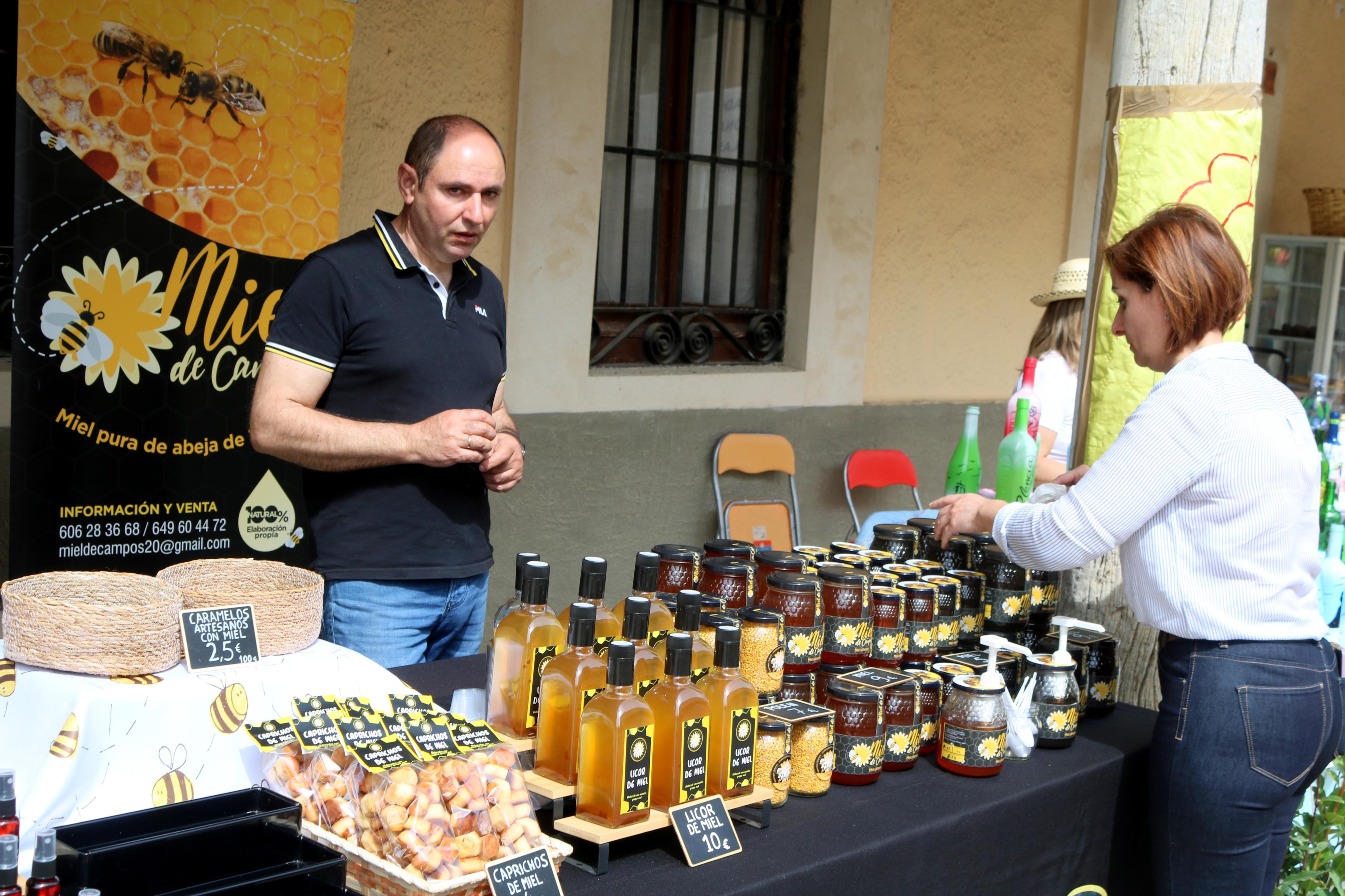 Ampudia celebra el XII Mercado Regional de la Flor