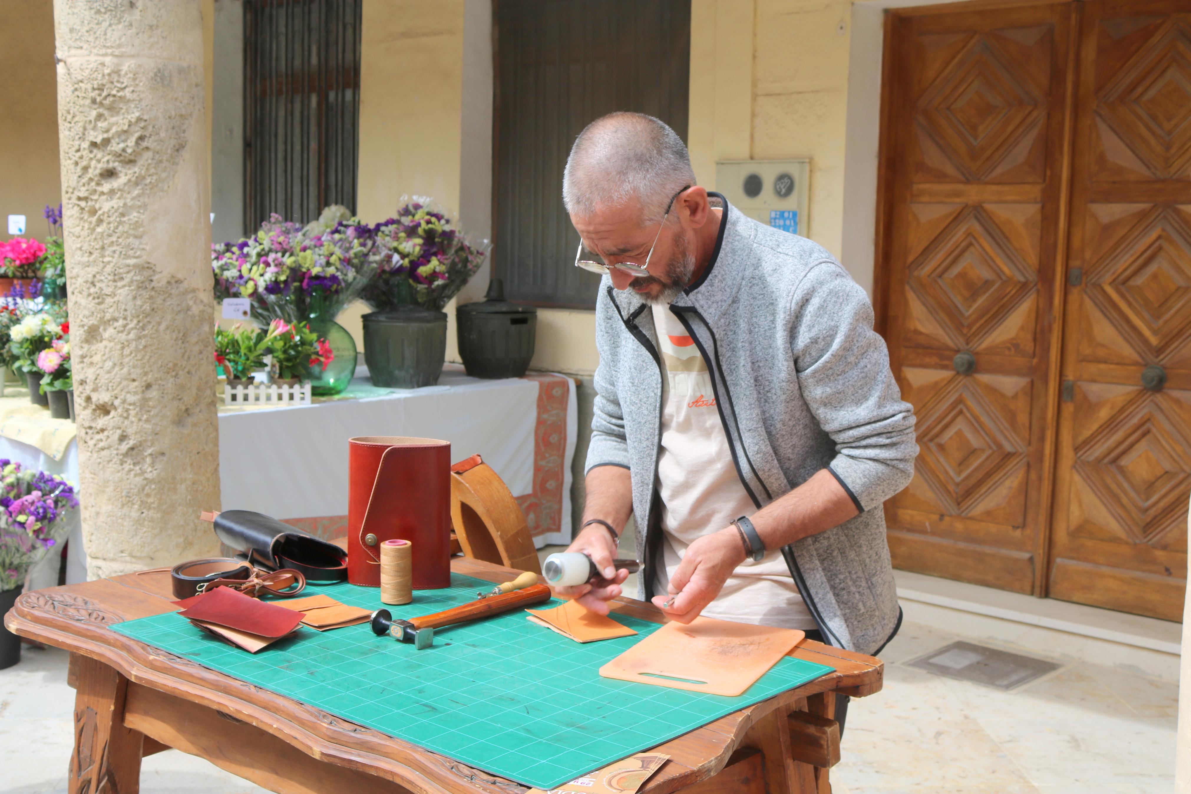 Ampudia celebra el XII Mercado Regional de la Flor