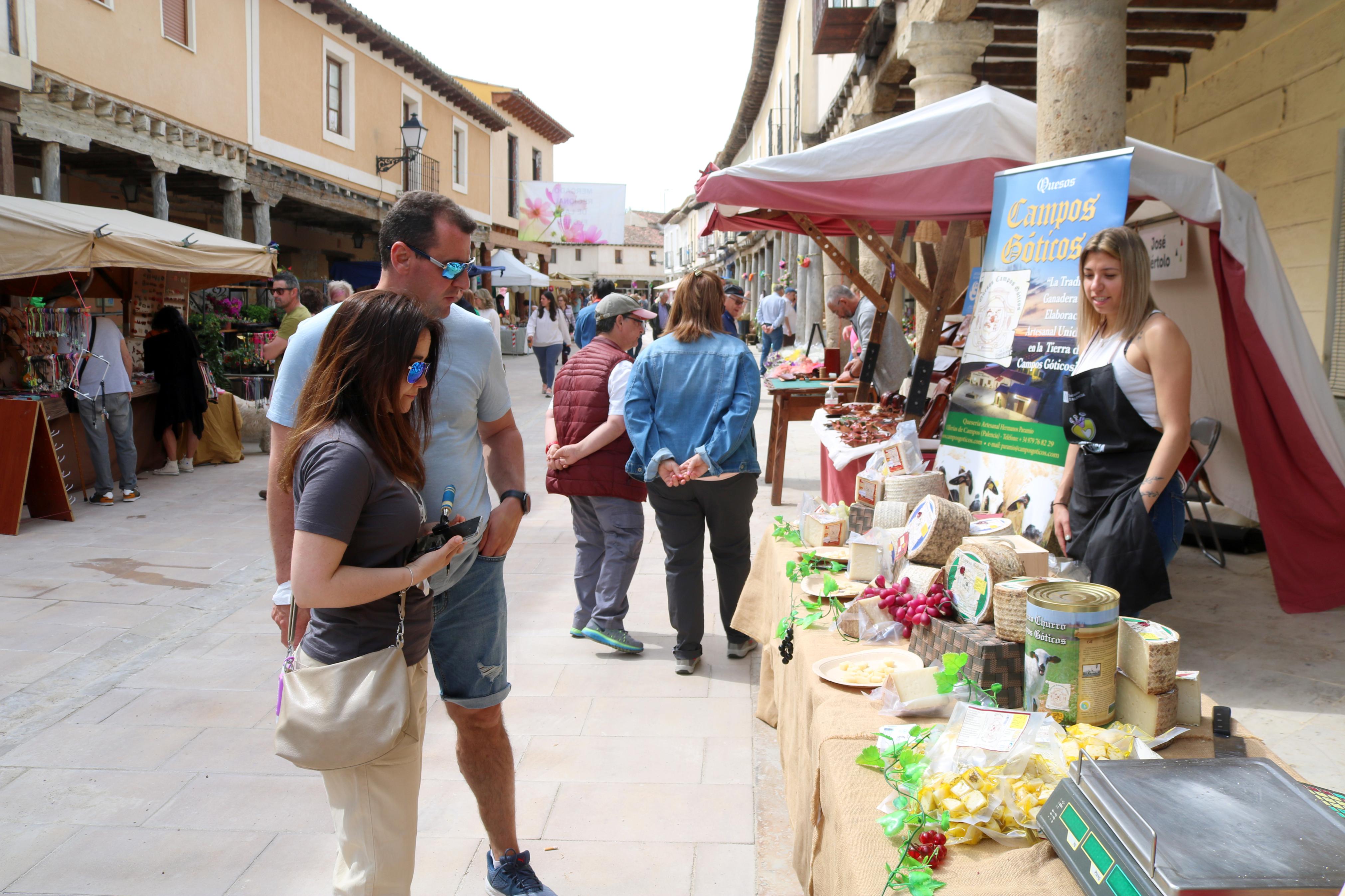 Ampudia celebra el XII Mercado Regional de la Flor
