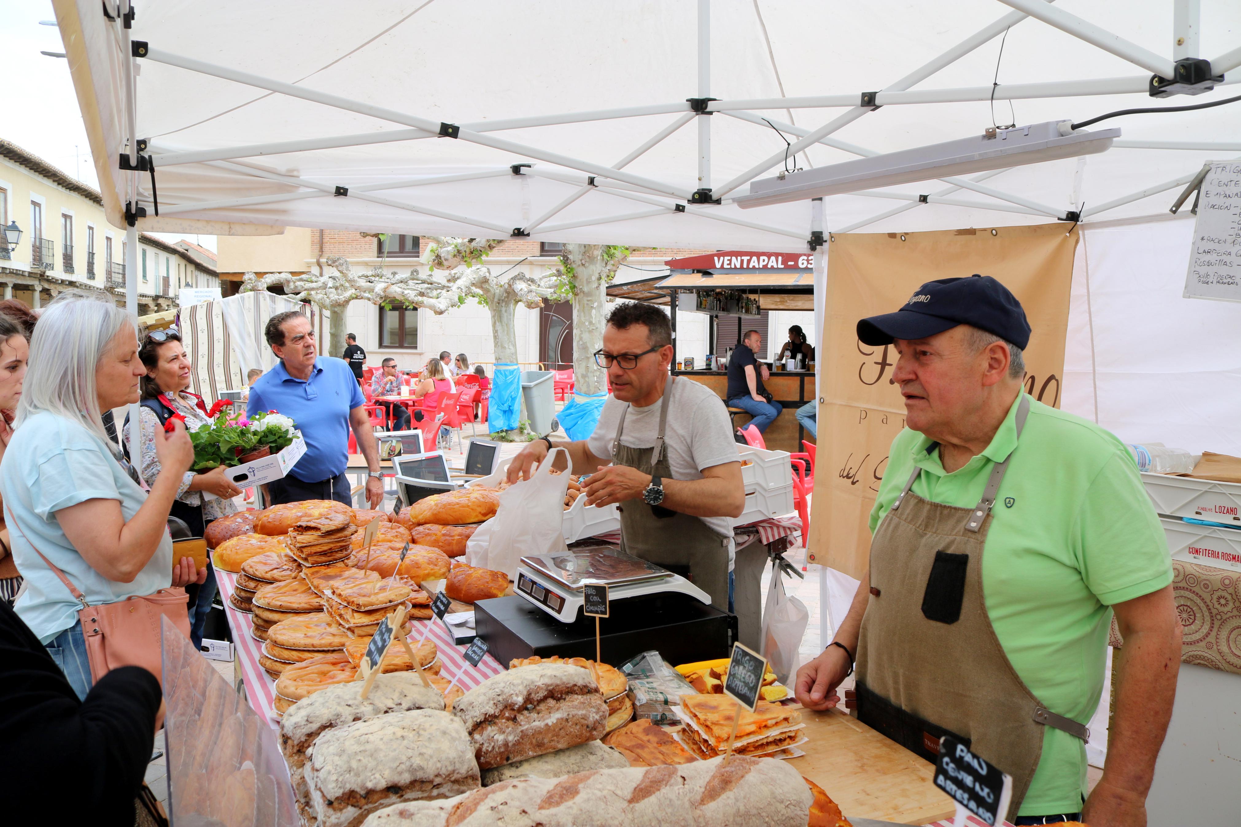 Ampudia celebra el XII Mercado Regional de la Flor