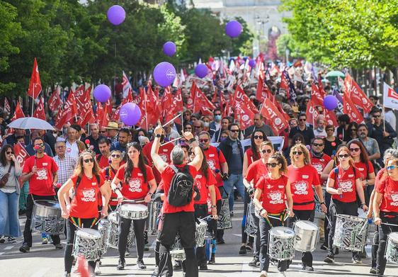 Manifestación del 1 de mayo de 2022, a su paso por Recoletos.