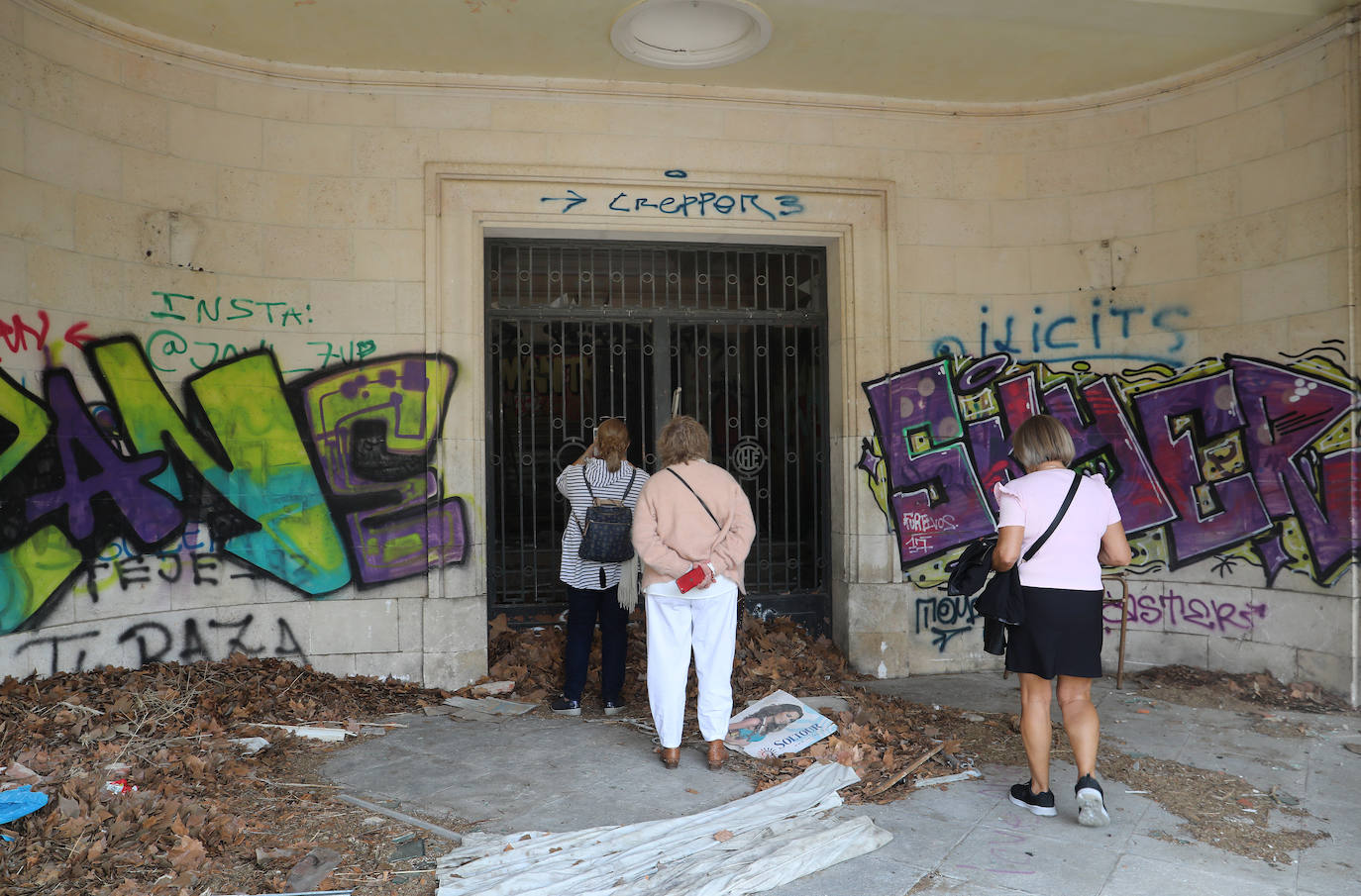 Antiguas alumnas de Huérfanos Ferroviarios visita el edificio y clama por su recuperación