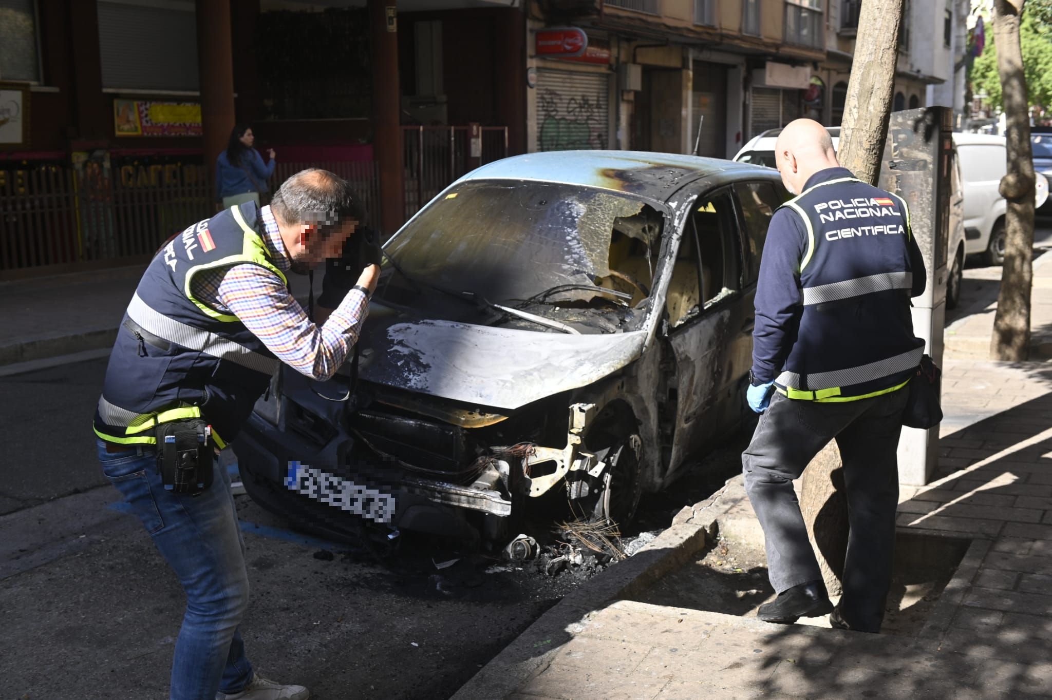 Queman dos coches, dos contenedores y un parquímetro en el centro de Valladolid