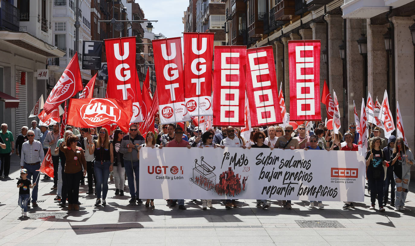 Un millar de palentinos desfilan por la Calle Mayor este Primero de Mayo