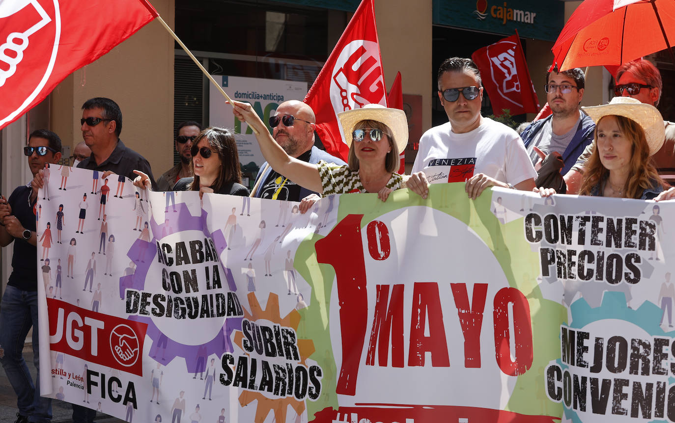 Un millar de palentinos desfilan por la Calle Mayor este Primero de Mayo