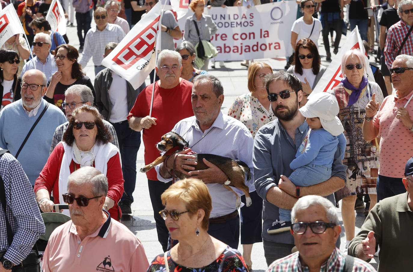 Un millar de palentinos desfilan por la Calle Mayor este Primero de Mayo