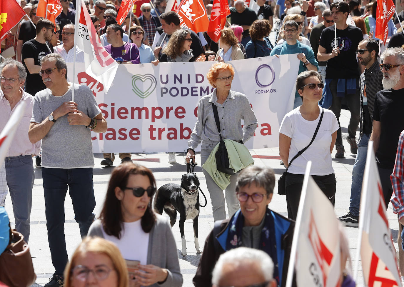 Un millar de palentinos desfilan por la Calle Mayor este Primero de Mayo