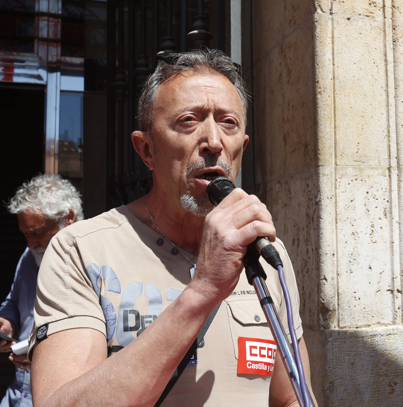 Un millar de palentinos desfilan por la Calle Mayor este Primero de Mayo