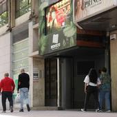 Detenida una pareja tras golpearse y morderse al salir de una discoteca