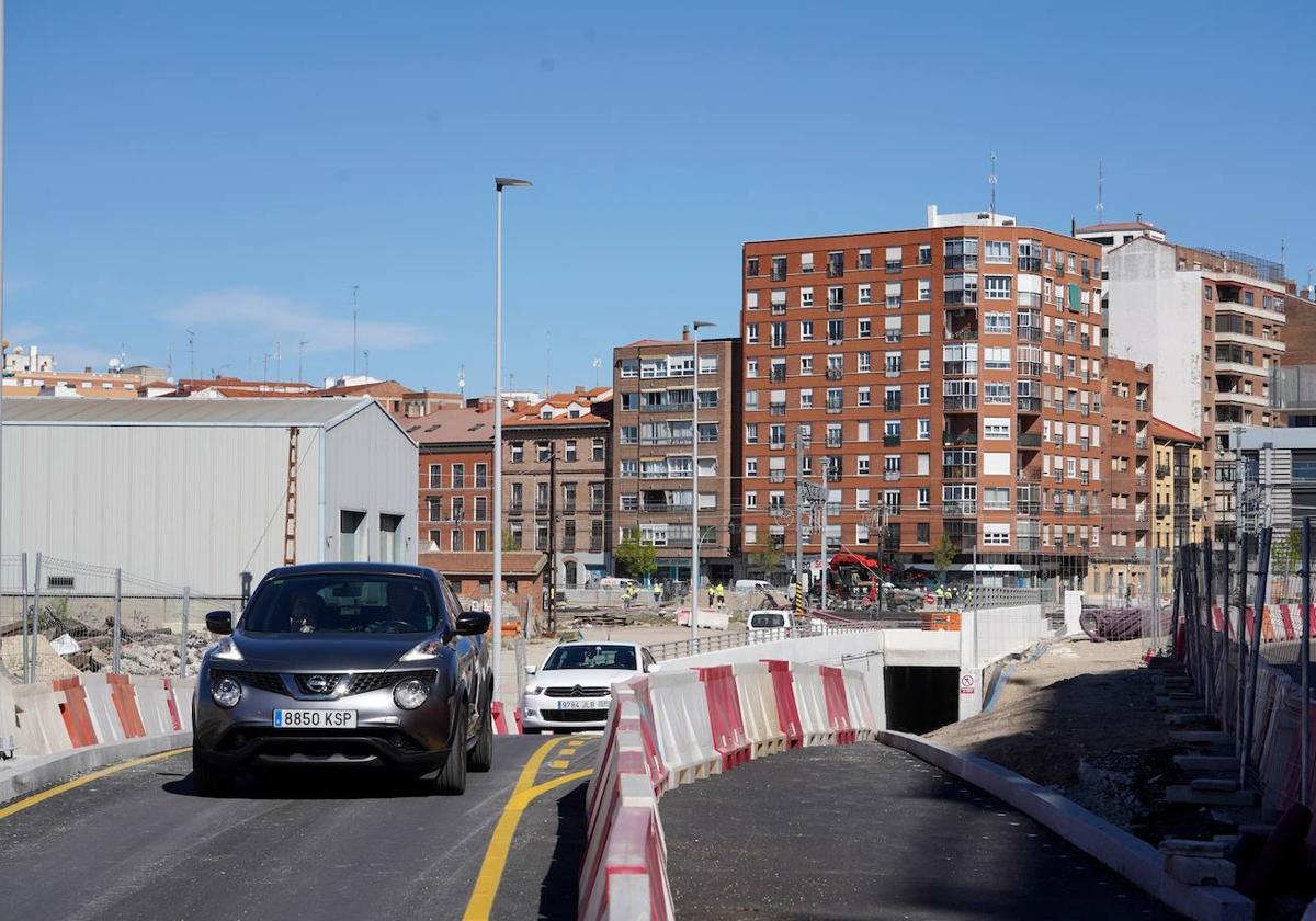 Salida de los coches a la avenida de Segovia desde el túnel de Panaderos.