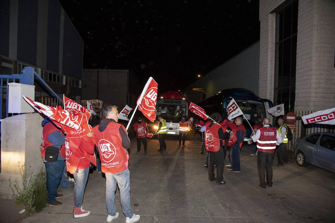 Comienza la huelga del transporte de viajeros por carretera