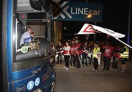 Los paros comenzaron con un piquete informativo a la salida de los autocares con servicios mínimos