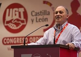 Entrega de firmas de UGT y CC OO contra la supresión de programas de la Junta, origen del ERE ugetista.