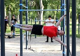 El vallisoletano Víctor de León se ejercita en la pista de Las Moreras.