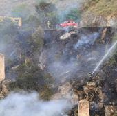 La quema de pelusas provoca incendios en Las Arenas y en La Hontanilla
