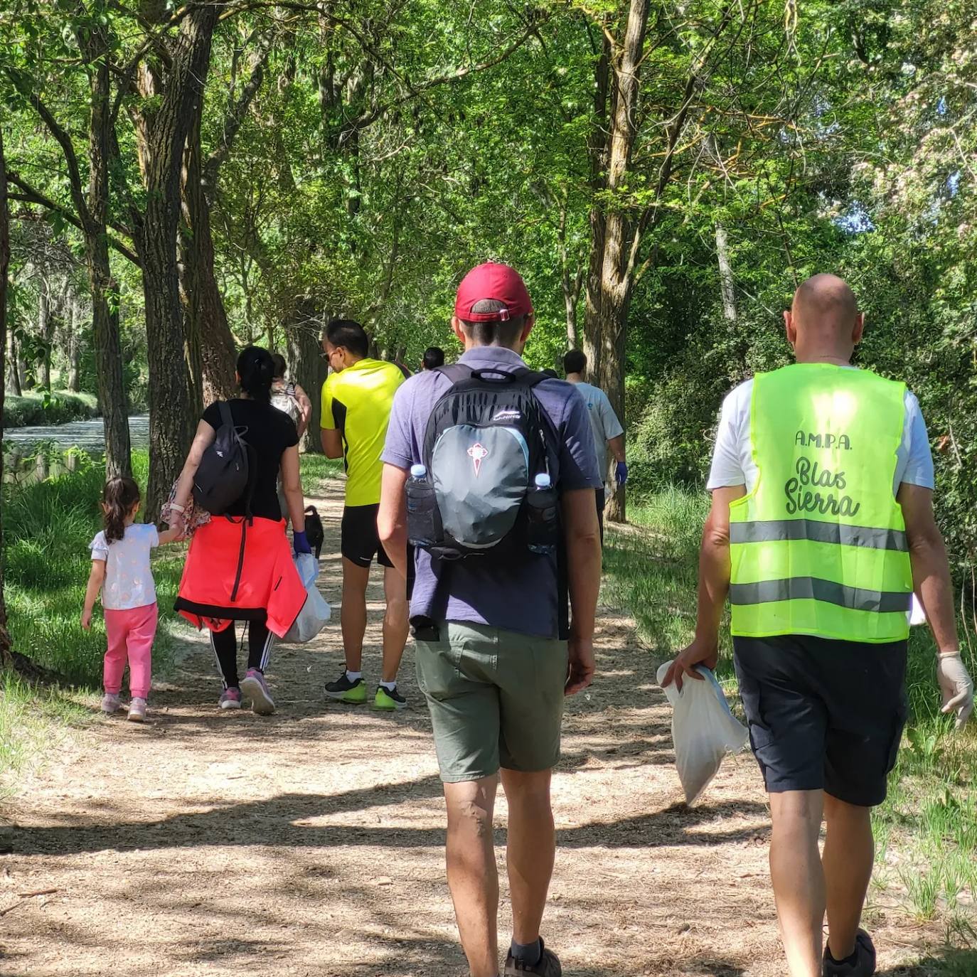 Los alumnos del Blas Sierra se unen contra la basura del Canal de Castilla