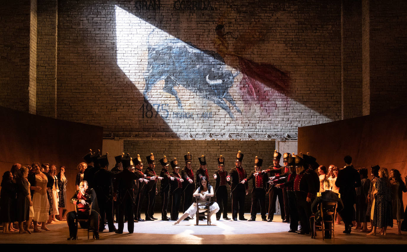 Imágenes de la ópera &#039;Carmen&#039; en su espectáculo del Teatro Calderón