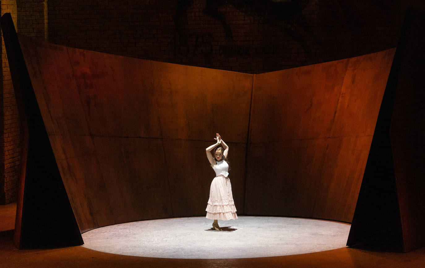 Imágenes de la ópera &#039;Carmen&#039; en su espectáculo del Teatro Calderón