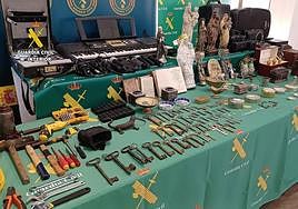 Objetos intervenidos por la Guardia Civil.