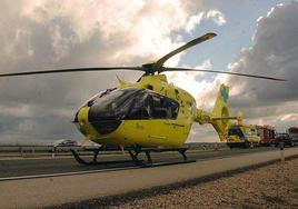 Helicóptero medicalizado como el usado para el traslado del herido en Coca.