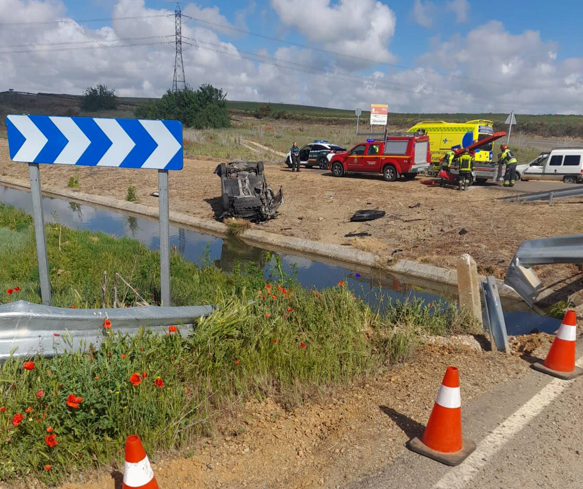 Palencia Herido grave al salirse de la vía y volcar en Ribas de Campos Palencia Herido grave al salirse de la vía y volcar en Ribas de Campos