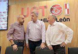 Faustino Temprano, secretario general de UGT Castilla y León (drcha), con Óscar Lobo (izda), secretario de Organización, y Manuel Carlos Martín (centro), secretario de Administración.