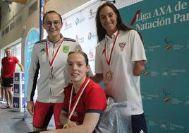 Marta Fernández junto a Sarai Gascón, dos de las nadadoras más importantes del equipo español.