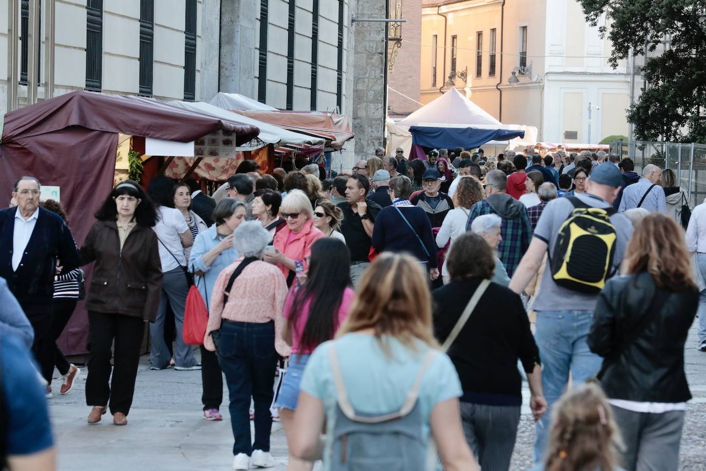 El Mercado Castellano toma la plaza de San Pablo en Valladolid