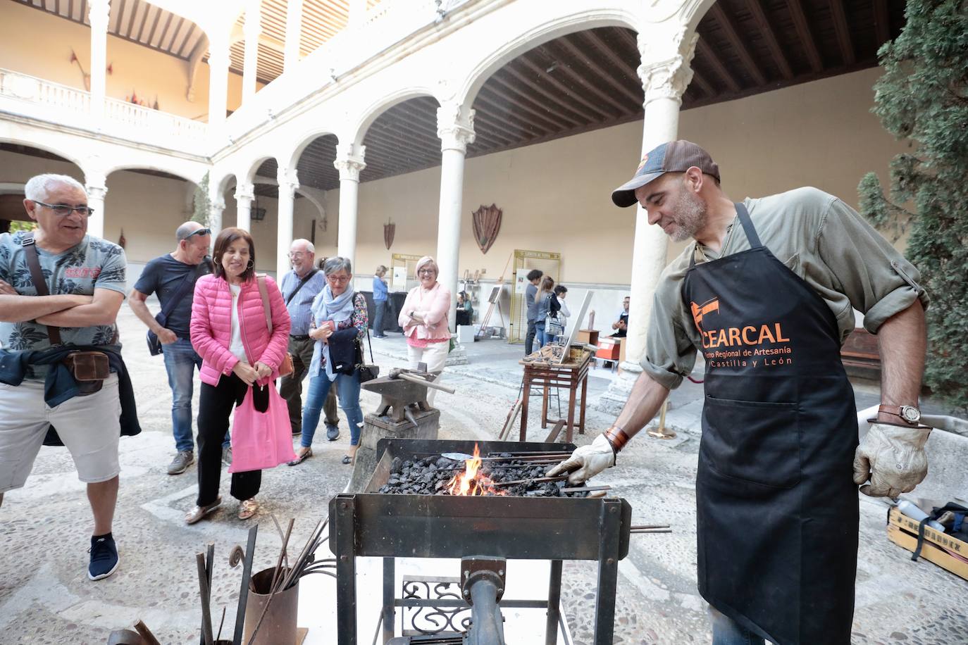 El Mercado Castellano toma la plaza de San Pablo en Valladolid