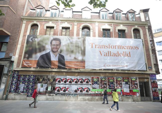 El cartelón desplegado por Ciudadanos en el Paseo de Zorrilla.